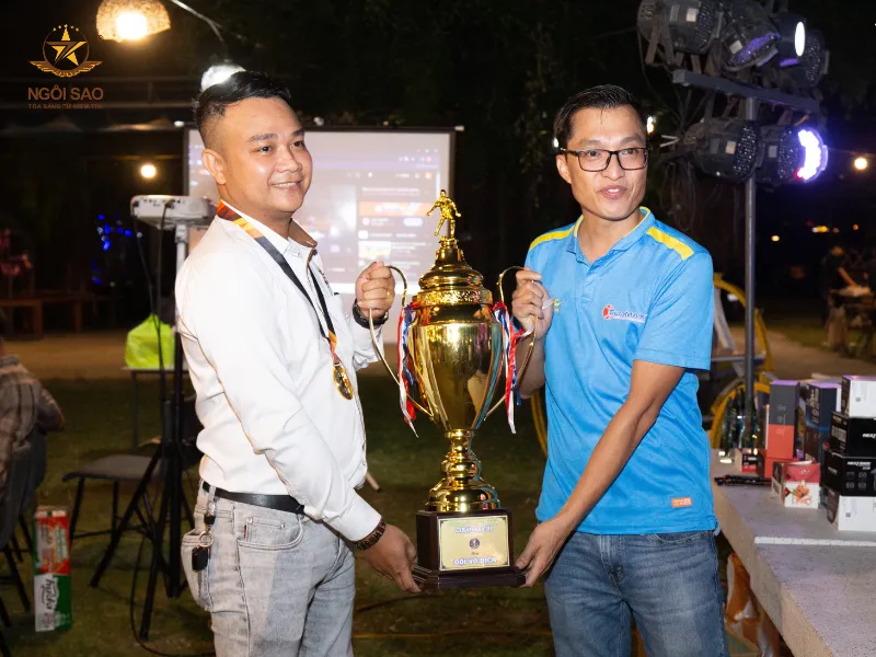 CeraMAX FC – Nhà vô địch giải bóng đá ngành phụ kiện ô tô Đà Nẵng lần IV Tranh CeraMAX CUP 2025